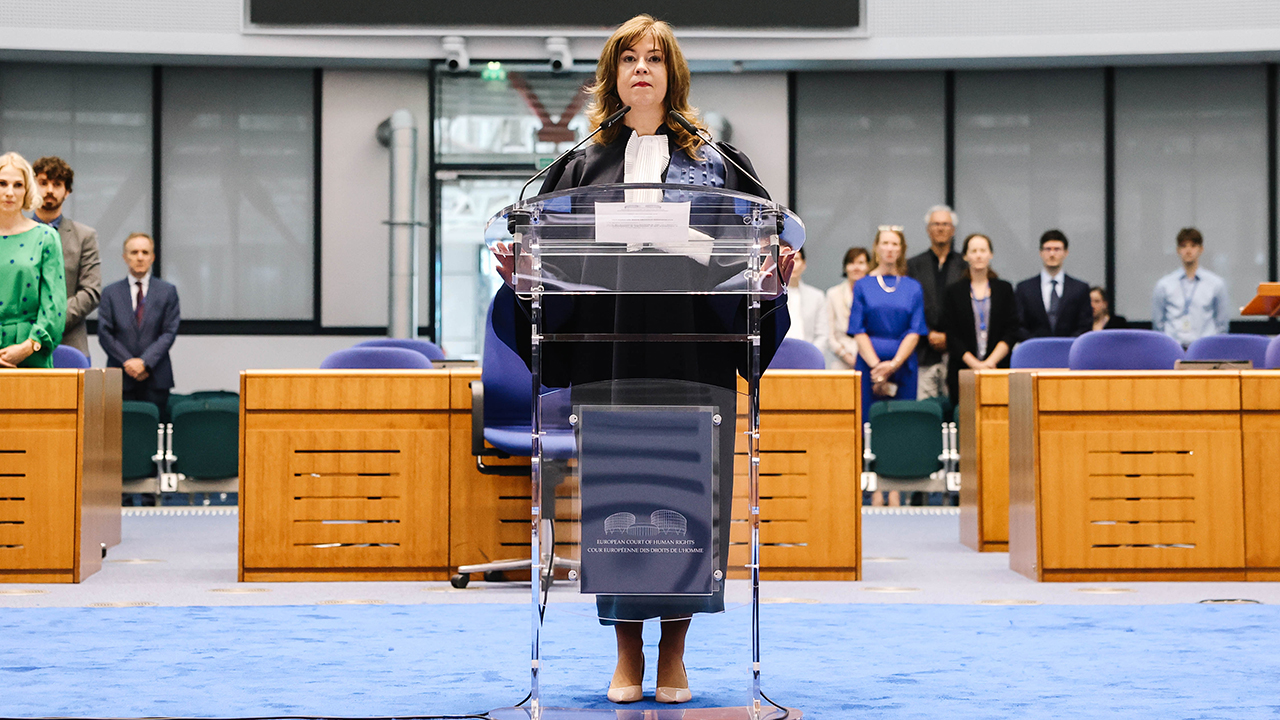 Prestation de serment d'Úna Ní Raifeartaigh, juge élue au titre de l'Irlande