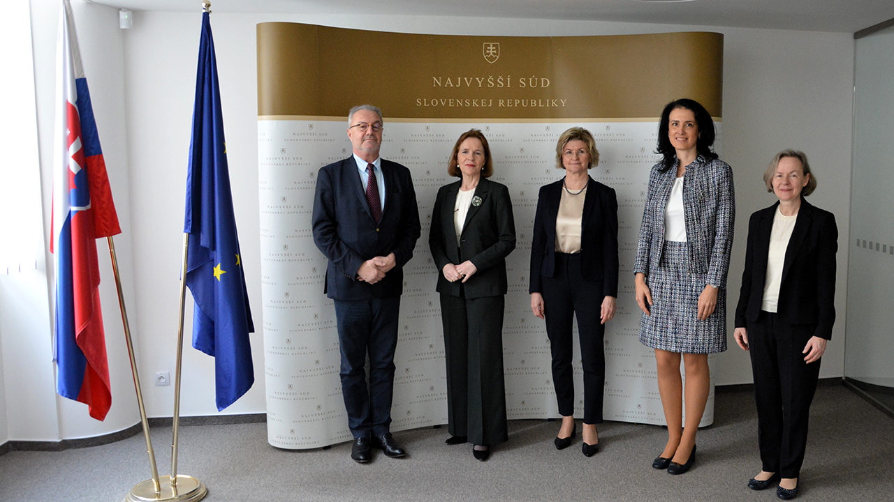 Visite officielle de Síofra O’Leary, présidente de la CEDH, à la Cour suprême de la République slovaque